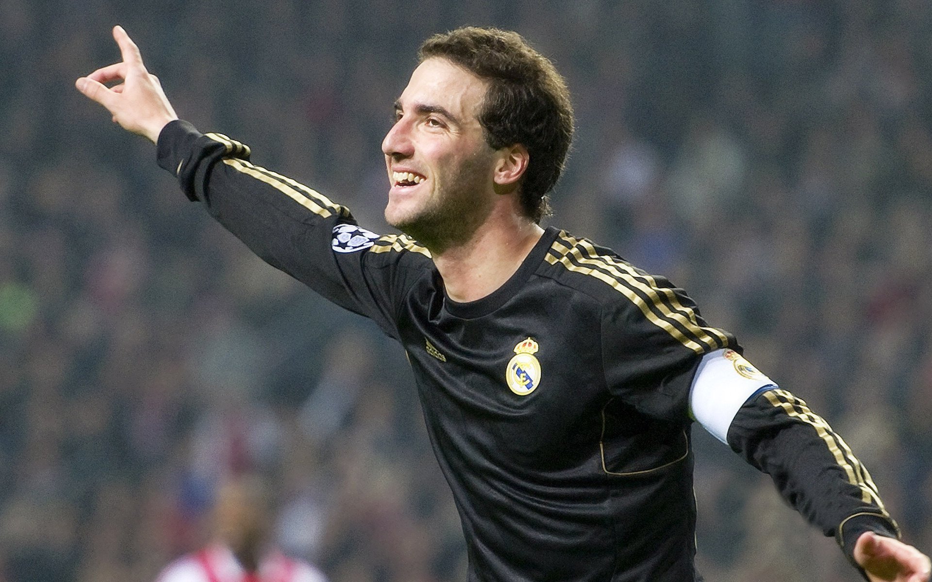 从马拉喀什到伊斯坦布尔，当萨卡在F1街道赛接管比赛，一场横跨欧非的血拼传奇